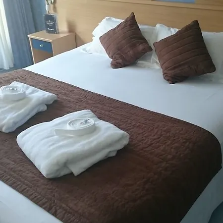 Отель Brit Du Ban