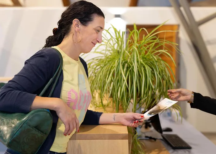 Brit Du Ban Отель Шодз-Эг